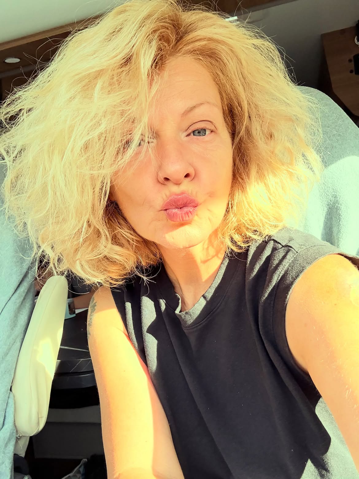 Dana Nălbaru, schimbare de look la aproape 50 de ani. S-a tuns singură