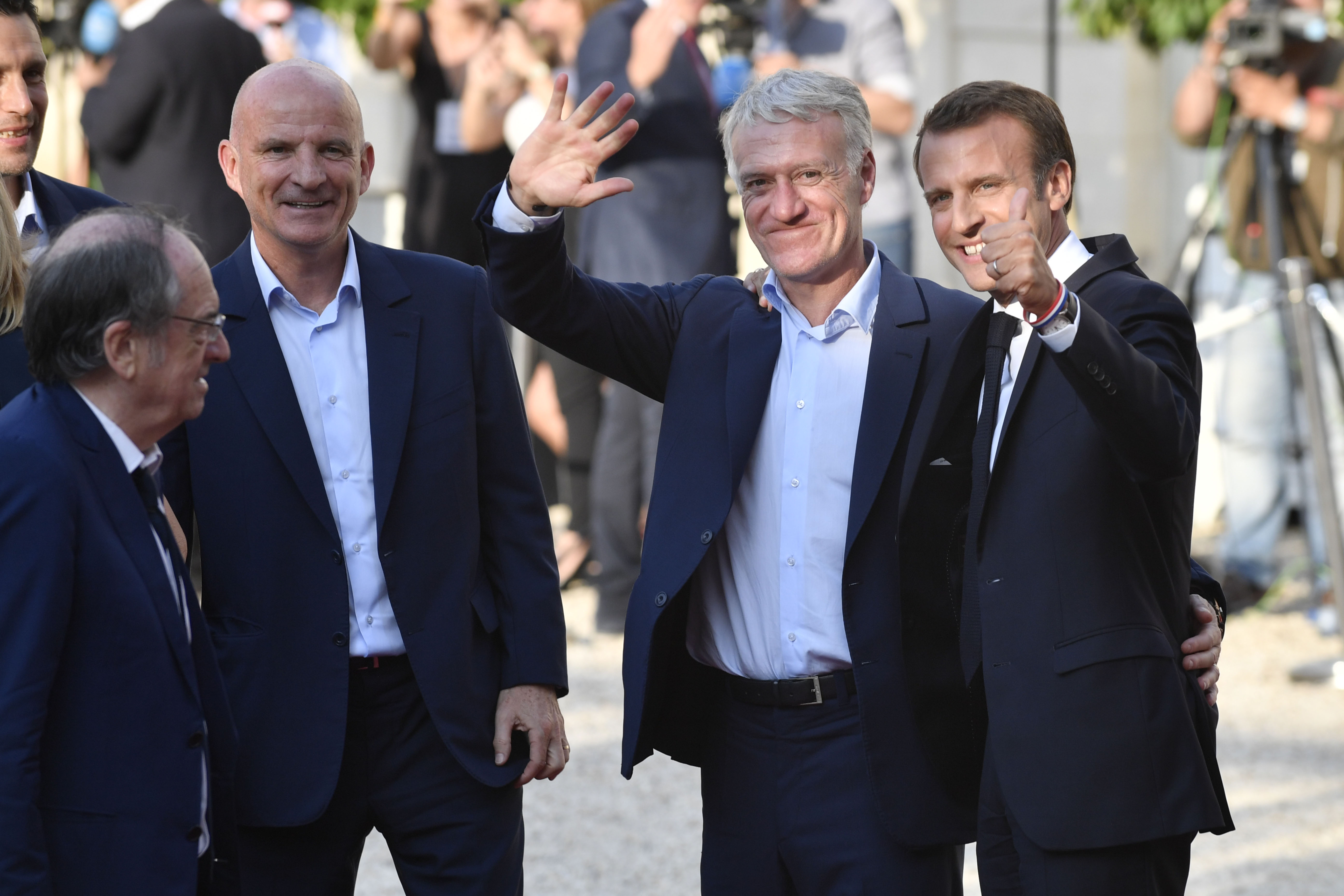 Campionii mondiali vor primi Legiunea de Onoare. ”Les Blues”, dineu la Palatul Elysee / GALERIE FOTO