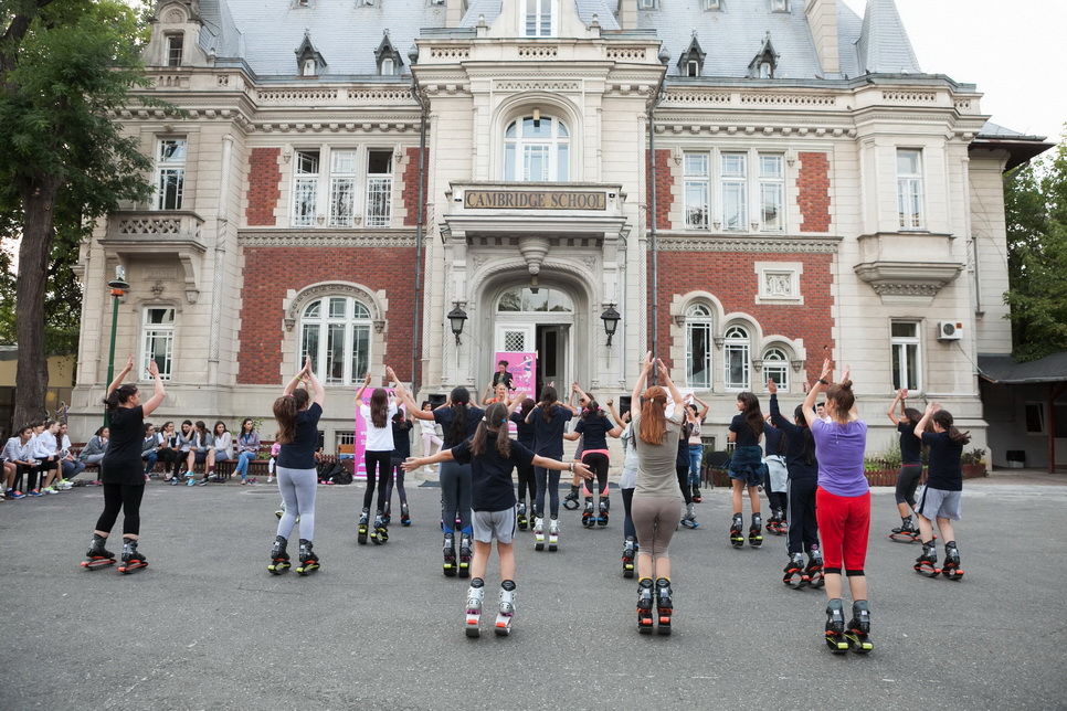 Diana Ştirbu a lanat programul Kangoo Jumps pentru copii alături de Ioana Ginghină şi Roxana Ciuhulescu