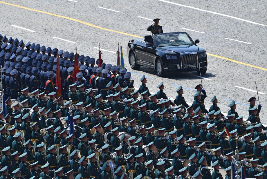 Mii de soldați defilează la Moscova, la parada de Ziua Victoriei, fără să țină cont de pandemia de coronavirus