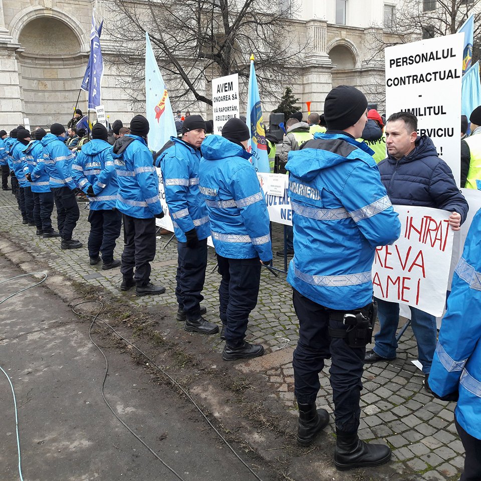 FOTO & VIDEO | Protest al sindicaliștilor din poliție și penitenciare. Reacția MAI