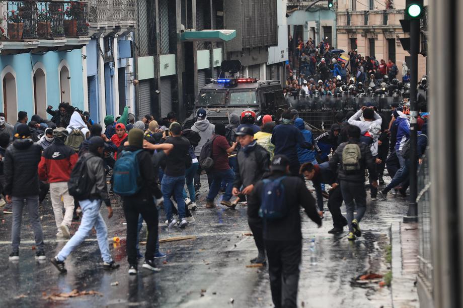 Proteste violente în Ecuador. Președintele a declarat stare de urgență