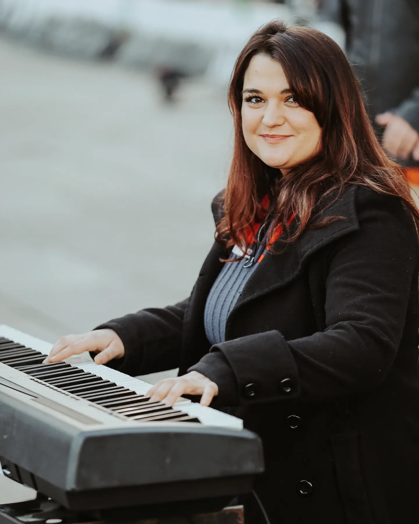Denisa Curtașu, românca din Târgoviște care a câștigat o etapă a show-ului „De pe stradă pe scenă”, de la Rai 1, și-a întâlnit mama după 5 ani