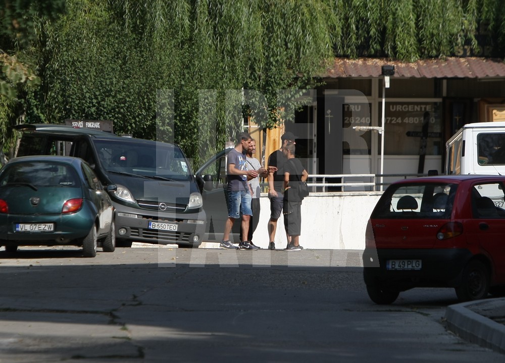 Hăinuțe de prințesă și patru sicrie albe, la morgă. Alexandra Braunstein și fetițele ei merg acasă pentru ultima dată / GALERIE FOTO