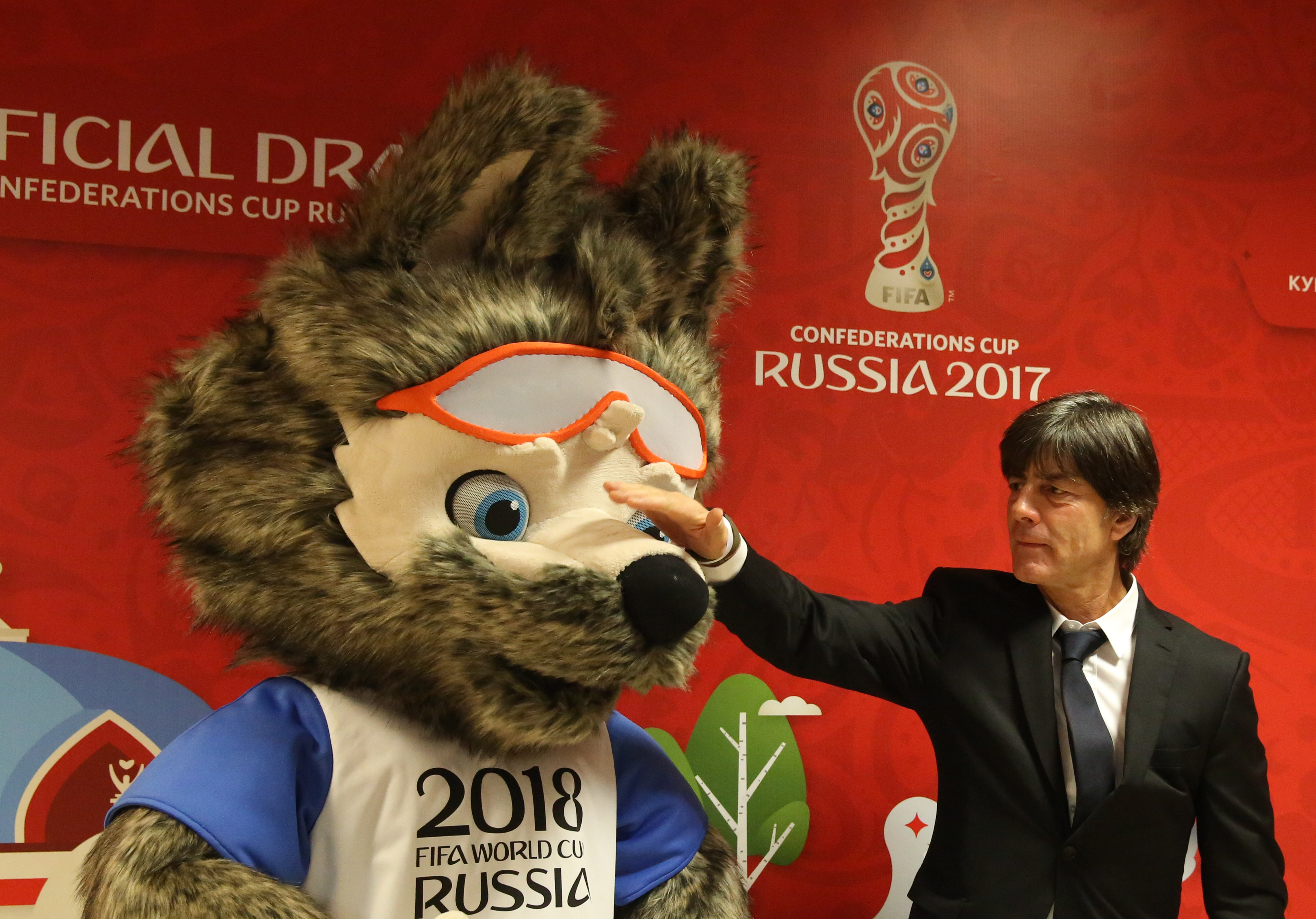 FIFA a prezentat posterul oficial al Cupei Mondiale 2018 din Rusia. Lev Iașin, personajul central