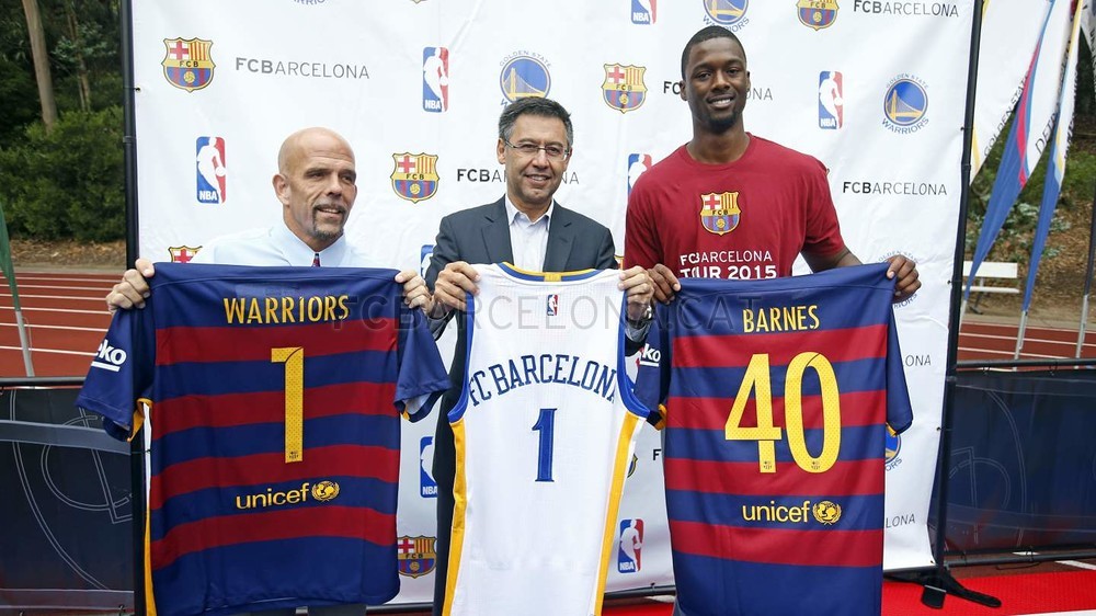 Fotbaliștii Barcelonei s-au antrenat cu starurile NBA de la Golden State Warriors / VIDEO