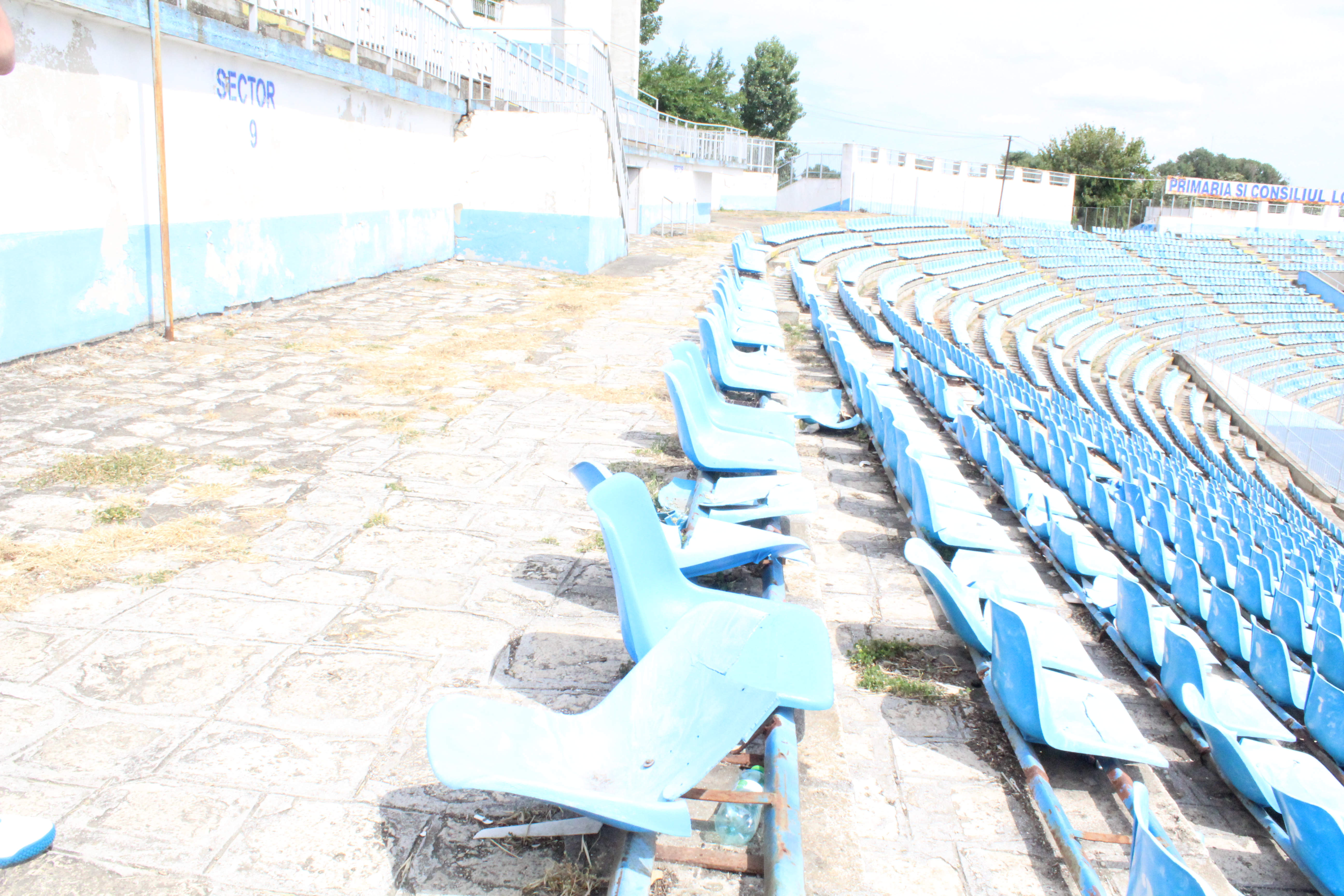 Supercupa de pe 8 iulie, pe un stadion ca după bombardament / FOTO