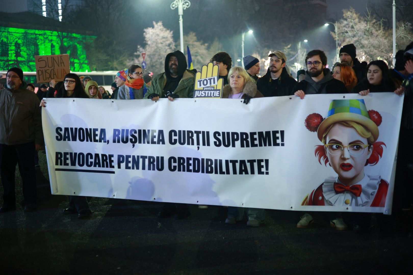 Marș pentru justiție în București: „Ați îngropat dosare / vă vrem la închisoare”/ Băsescu: MCV-ul ar putea fi reactivat