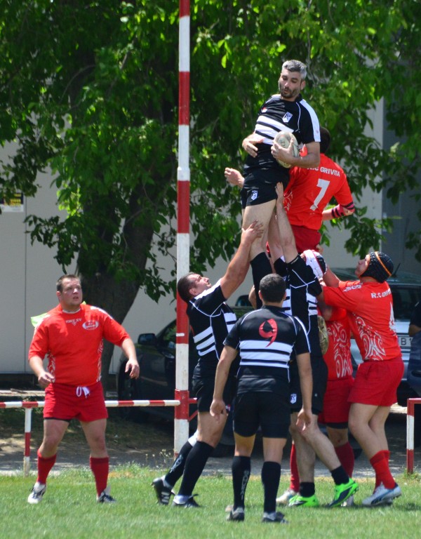 Sportul și Grivița, cele mai vechi echipe, își dispută întâietatea în liga a treia / FOTO