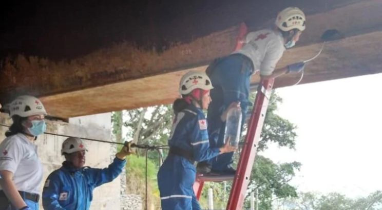 Un tânăr de 24 de ani a rămas 3 zile prins într-un pod în Columbia | FOTO