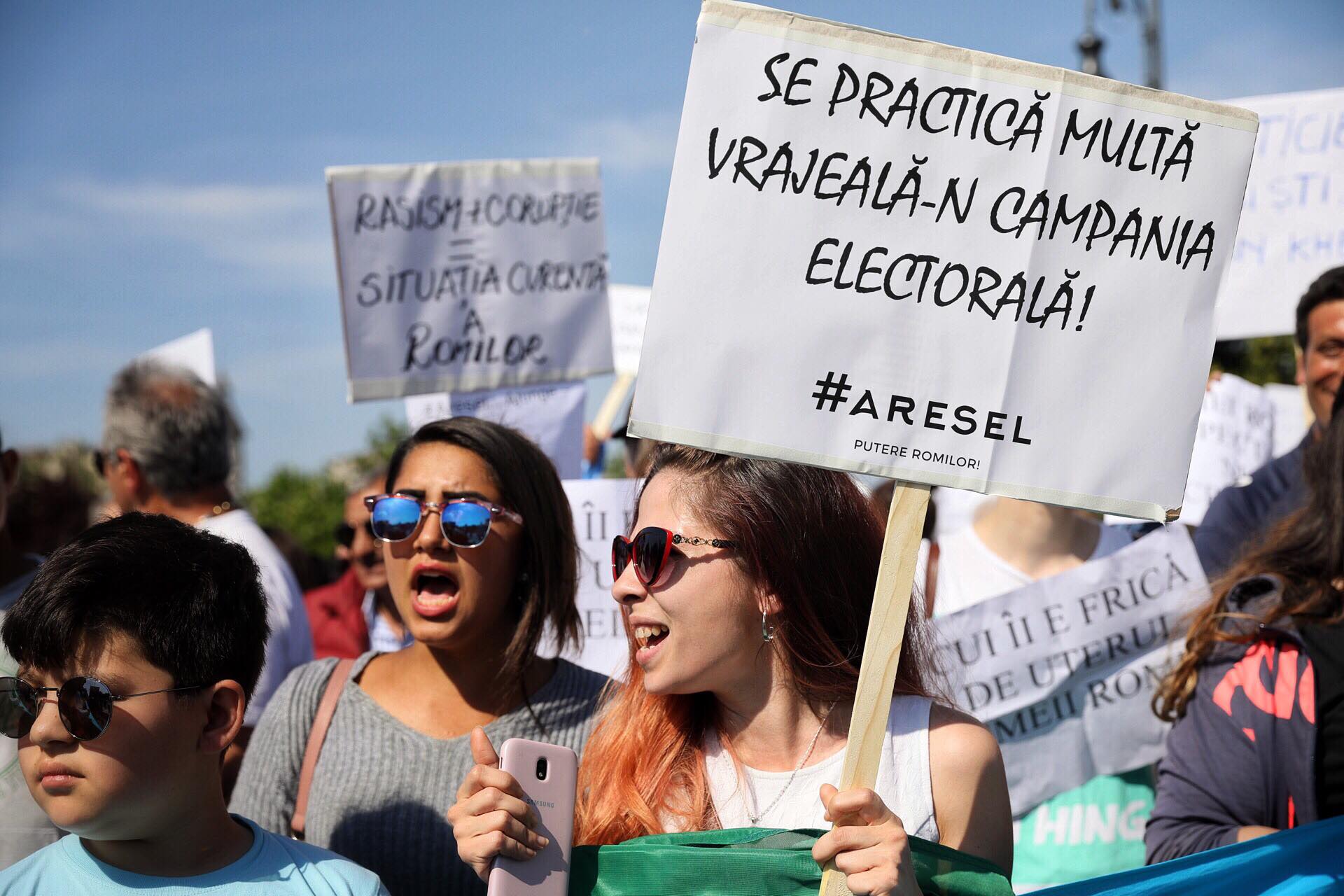 GALERIE FOTO / "Ziua Internaţională a Rezistenţei Romilor" a fost celebrată printr-un marș, astăzi, în Capitală