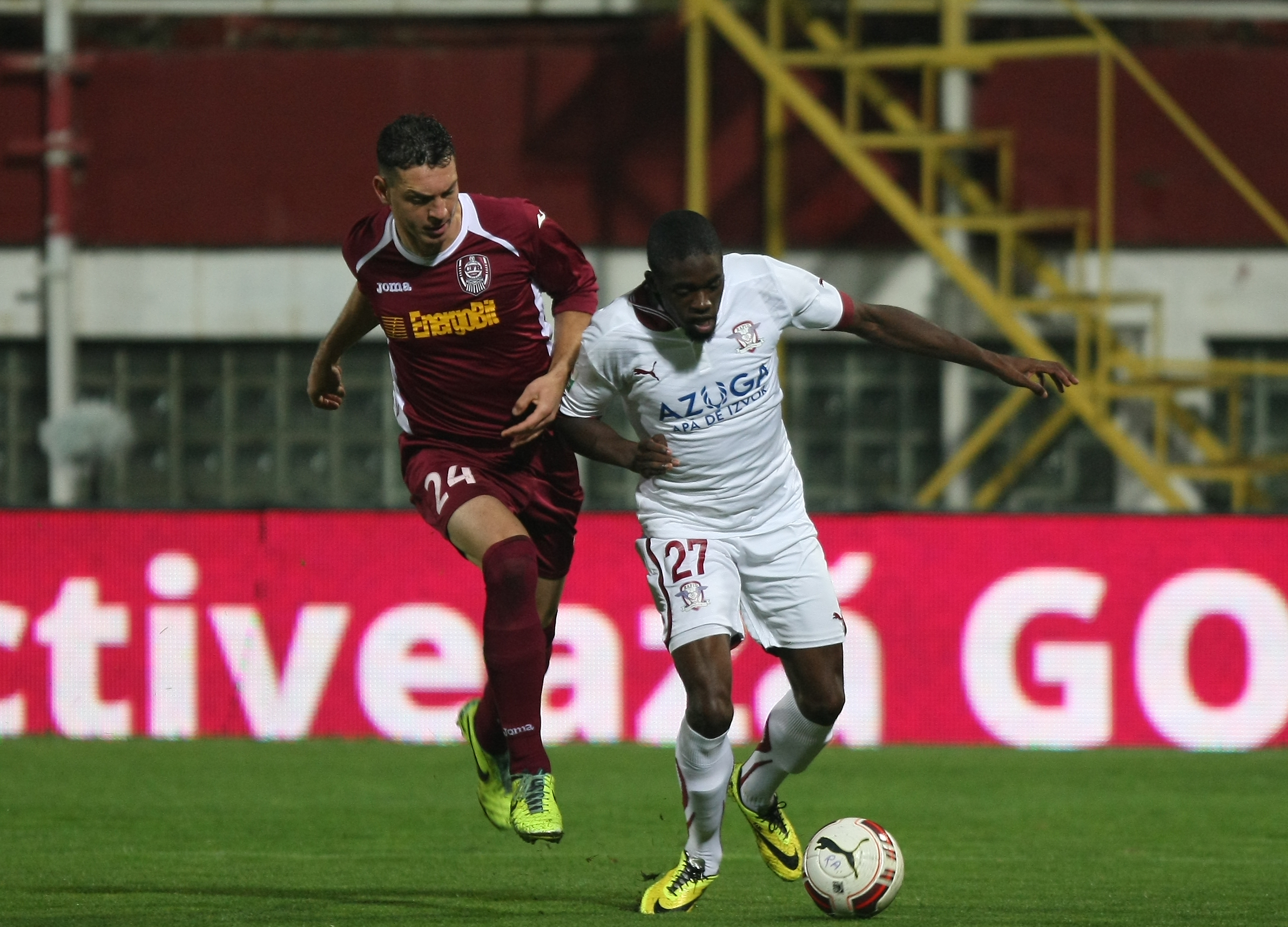 VIDEO/ Cupa României, optimi: Rapid - CFR Cluj 1-2. I-au deraiat pe final