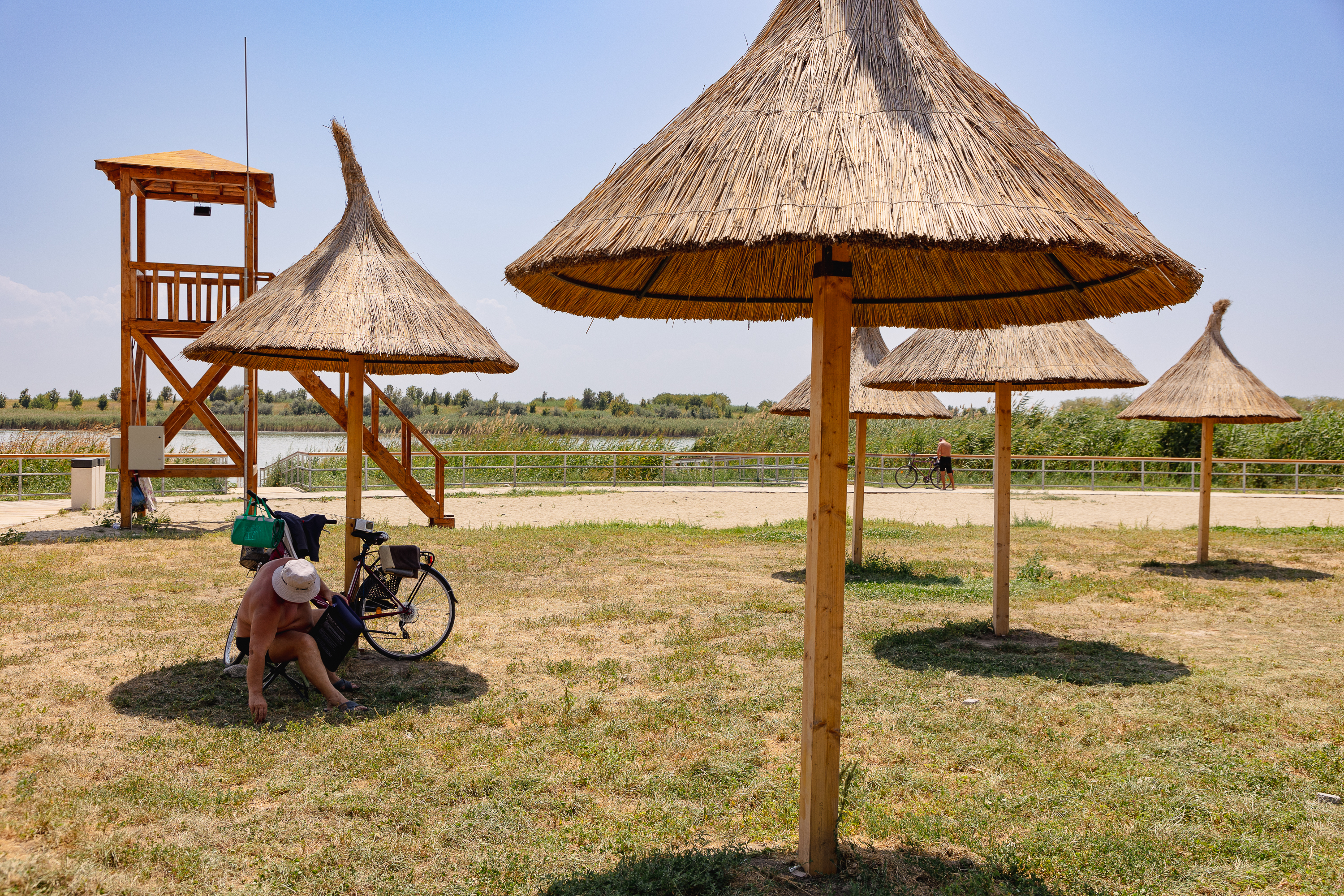 FOTOREPORTAJ. Marea Moartă din inima Ialomiței. Se întorc turiștii la Amara, pe plajele reabilitate cu fonduri europene