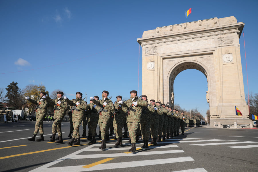 Parada de 1 decembrie: După un an de pauză, militarii au defilat din nou în fața oamenilor