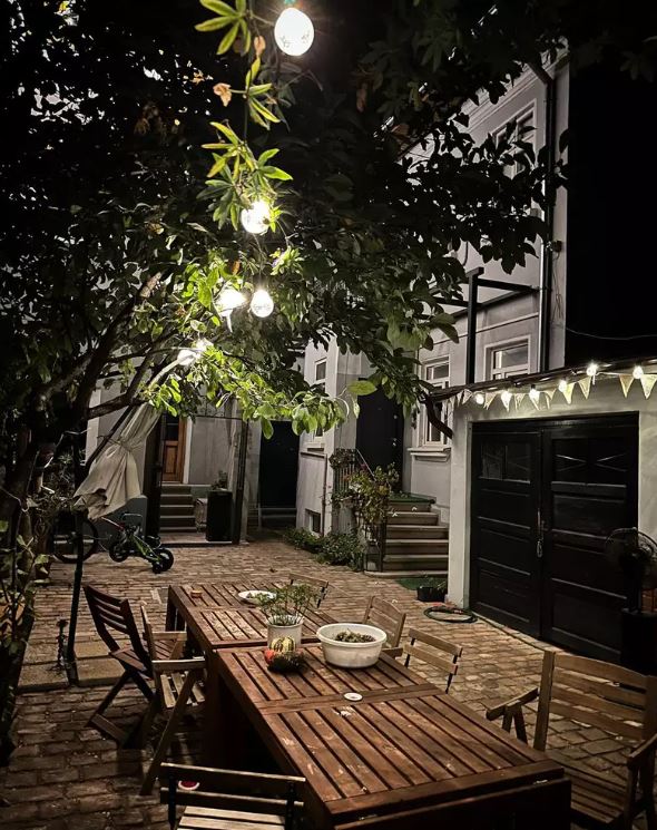 Imagini din casa în care Laura Cosoi locuiește. Camera fetițelor pare desprinsă din povești