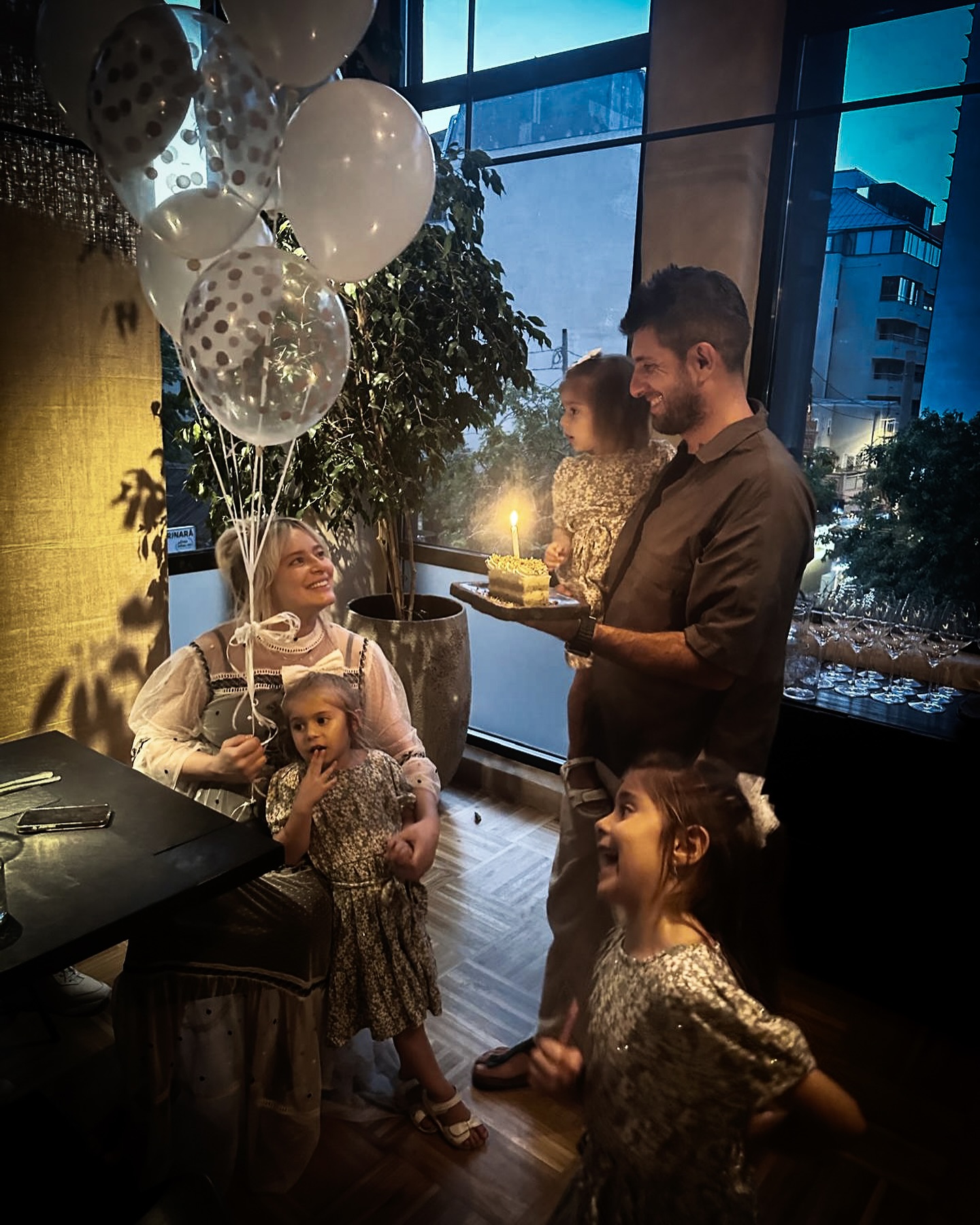 Cadoul Laurei Cosoi pentru fetele sale. Actrița a născut cea de-a patra fetiță. „E un pas important. E un lucru pe care îl fac din suflet”