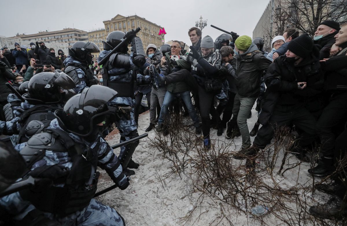 Protestele din Rusia | Peste 2.400 de oameni săltați, printre care și un copil. „Putin e un hoț!” și „Rusia fără Putin!”, au strigat manifestanții