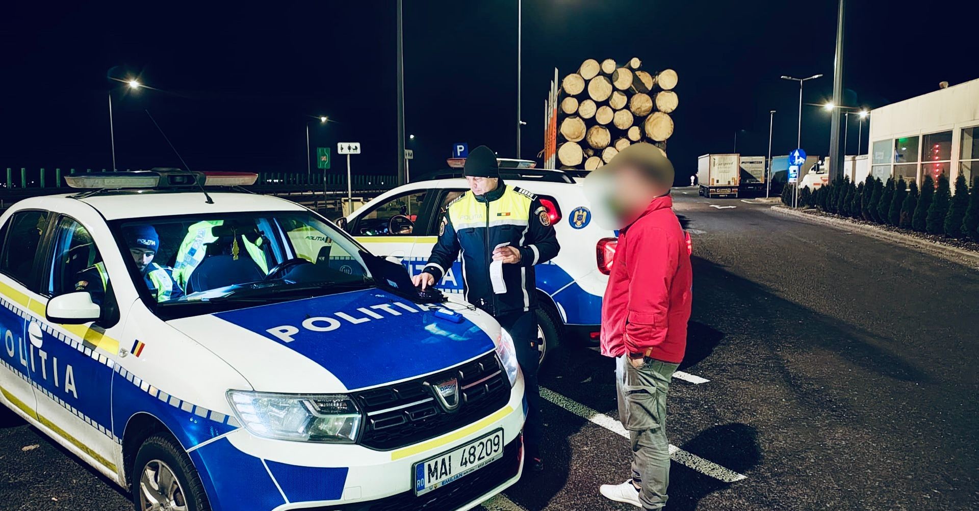 Sute de șoferi români de TIR, prinși cu „magnetul” și „telecomanda” la tahograf, într-o săptămână