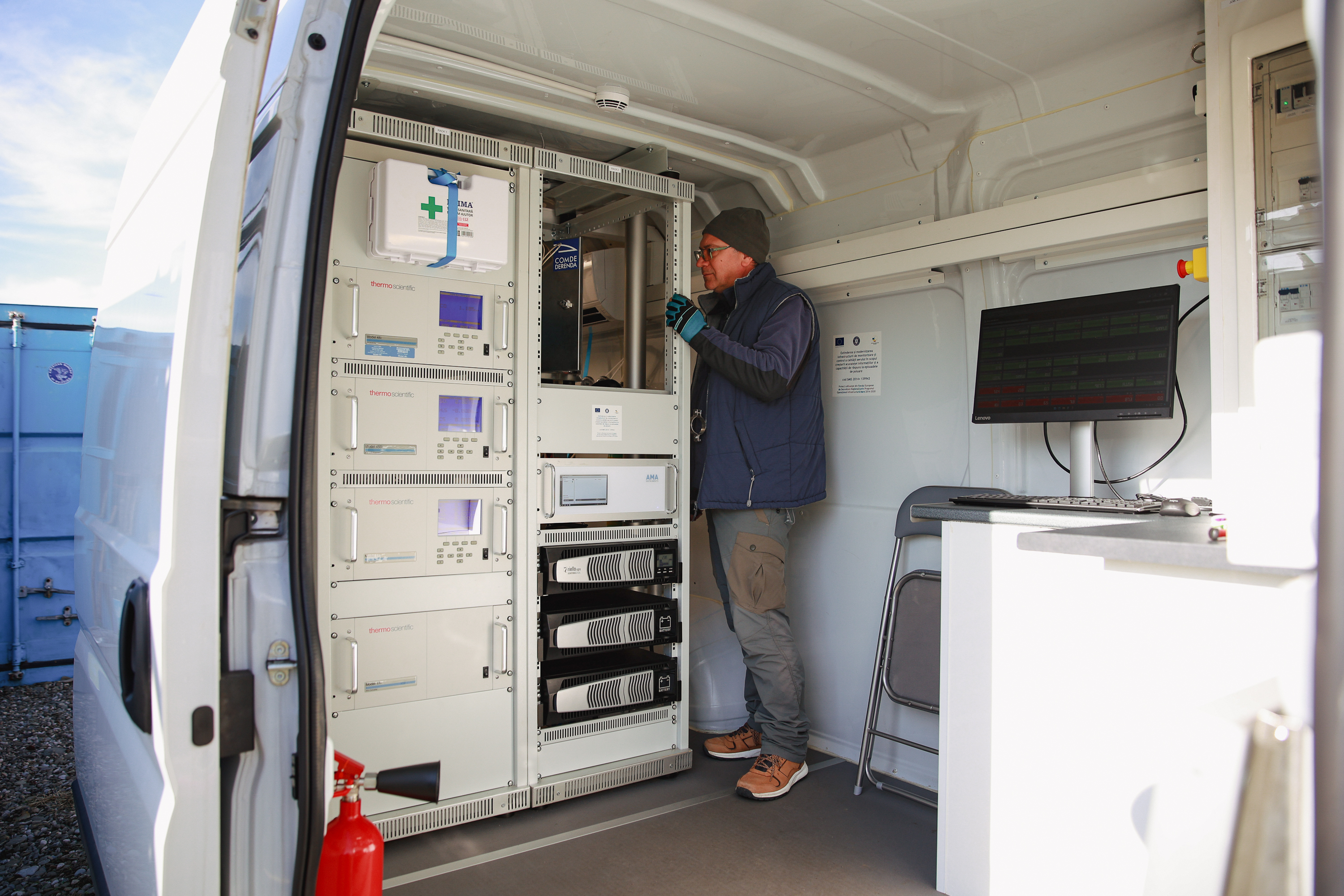 Reacția autorităților de mediu din Prahova la poluarea din Valea Călugărească: APM testează aerul lângă stația de eliminare a deșeurilor periculoase din Pantazi
