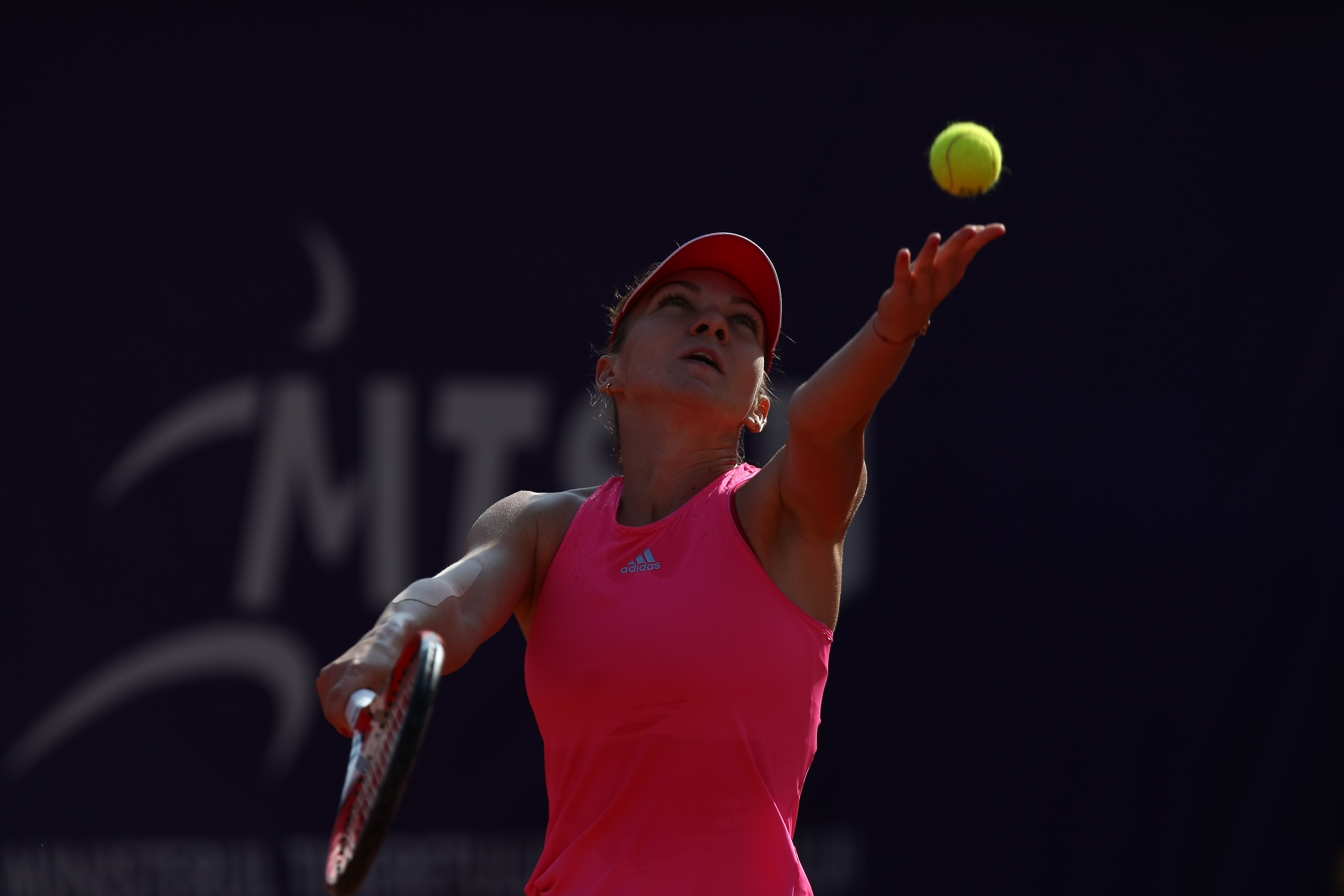 Simona Halep, la o victorie de titlu la București. Finala e cu italianca Vinci