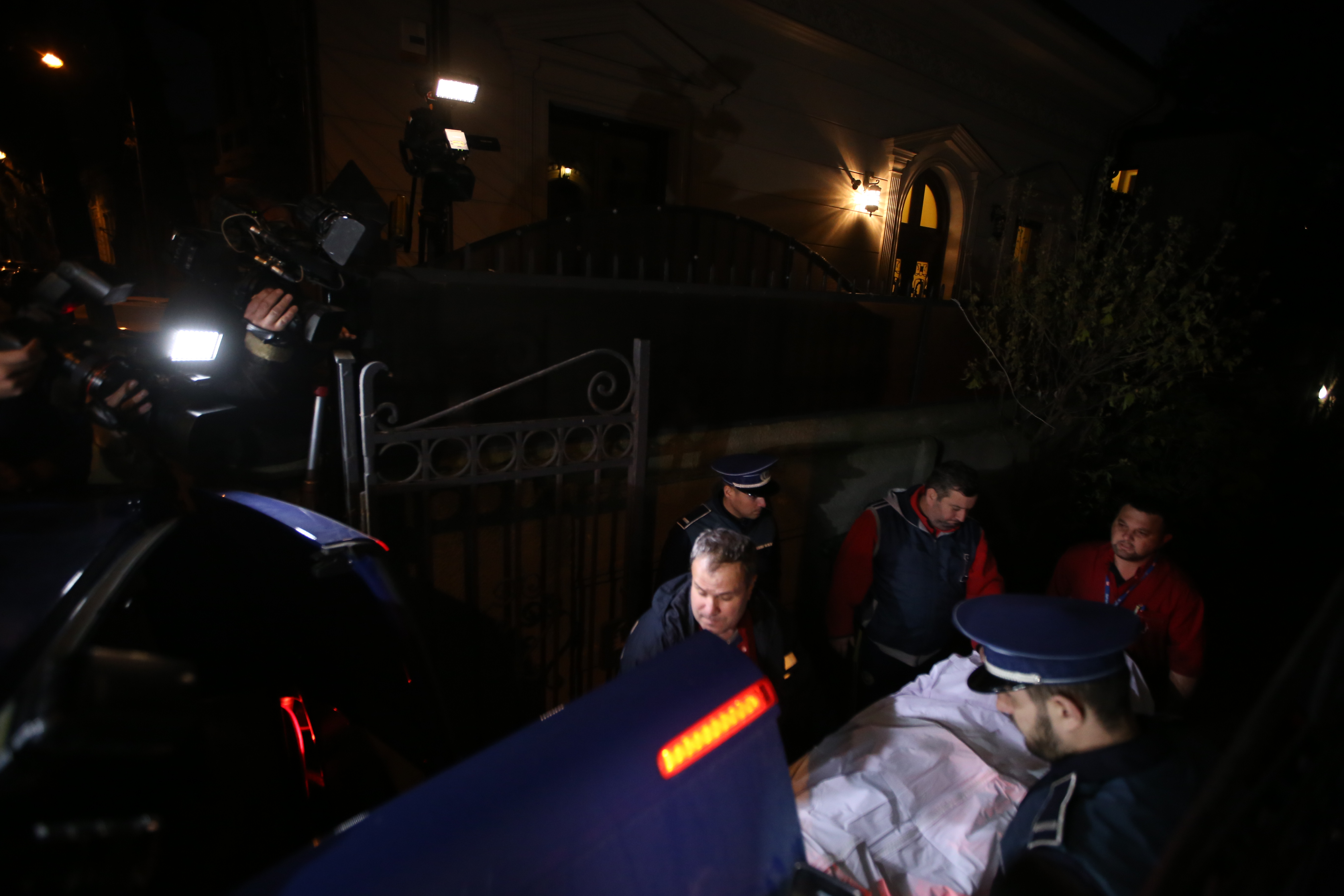 FOTO EXCLUSIV/ Imagini de la locuința Stelei Popescu. Trupul actriței a fost preluat de IML