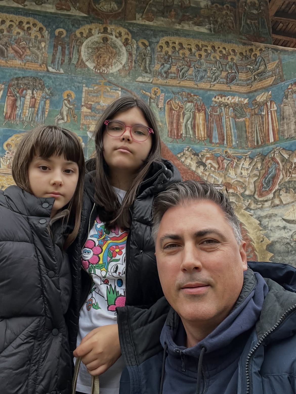 De ce fiicele lui Alexandru Ciucu nu zâmbesc în imaginile din vacanța alături de tatăl lor: „Prietenii știu de ce”
