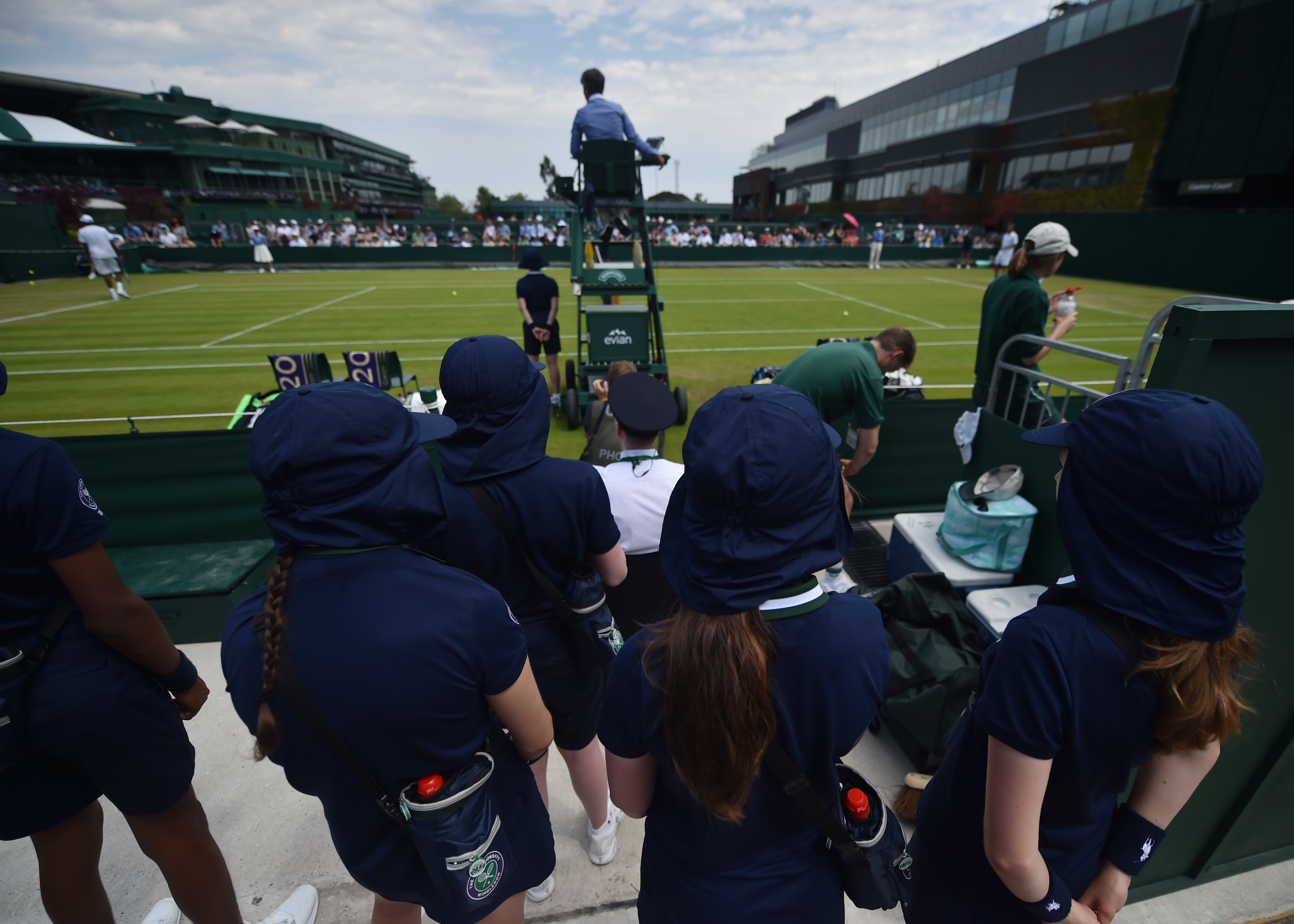 O vrăbiuță a scăpat de ochii ageri ai vulturului care veghează asupra Wimbledonului / GALERIE FOTO