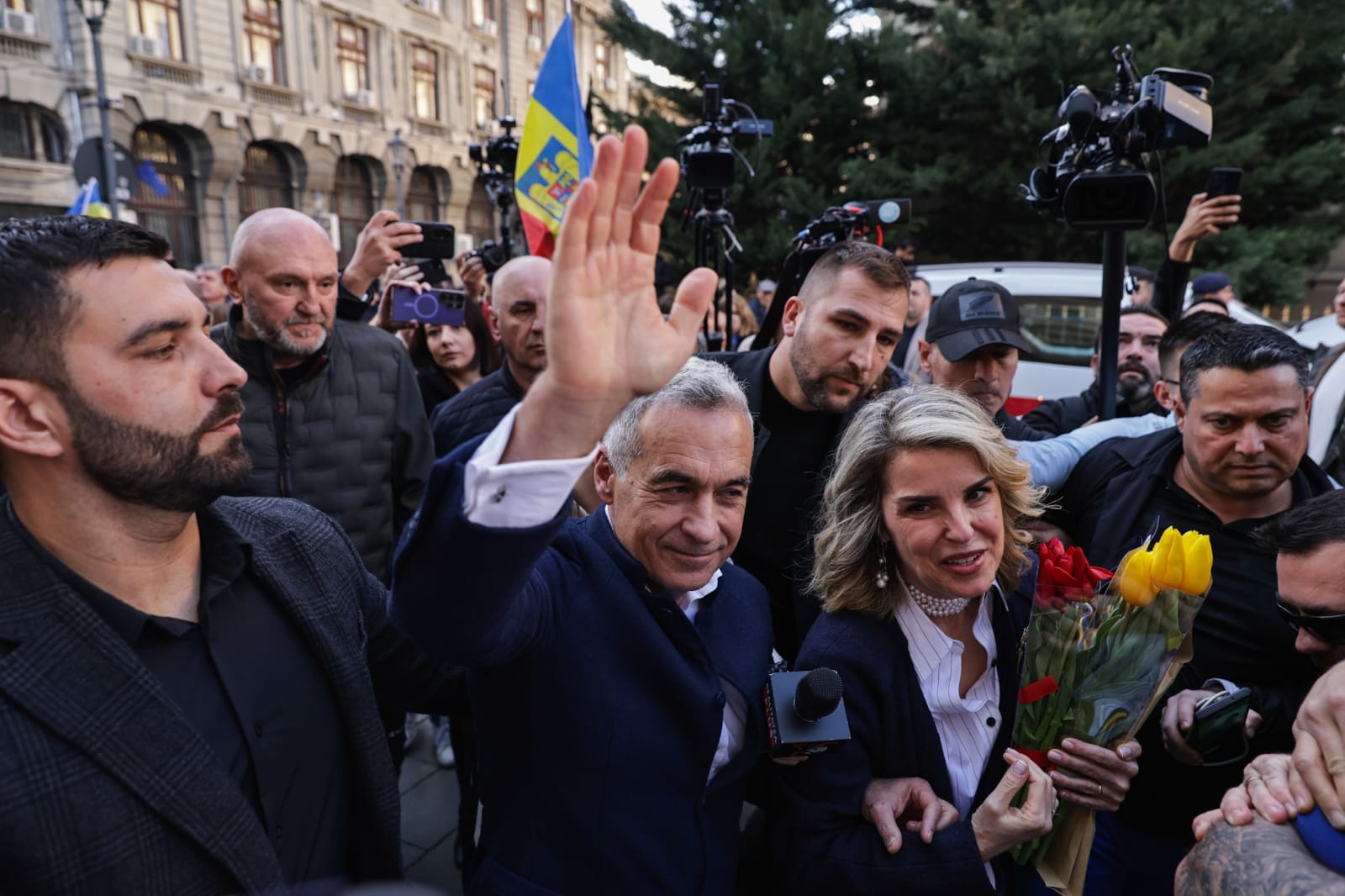 Călin Georgescu și-a depus candidatura la președinție la BEC: „A doua oară nu voi mai fi interzis, pentru că vor fi judecați de toate instanțele” | VIDEO