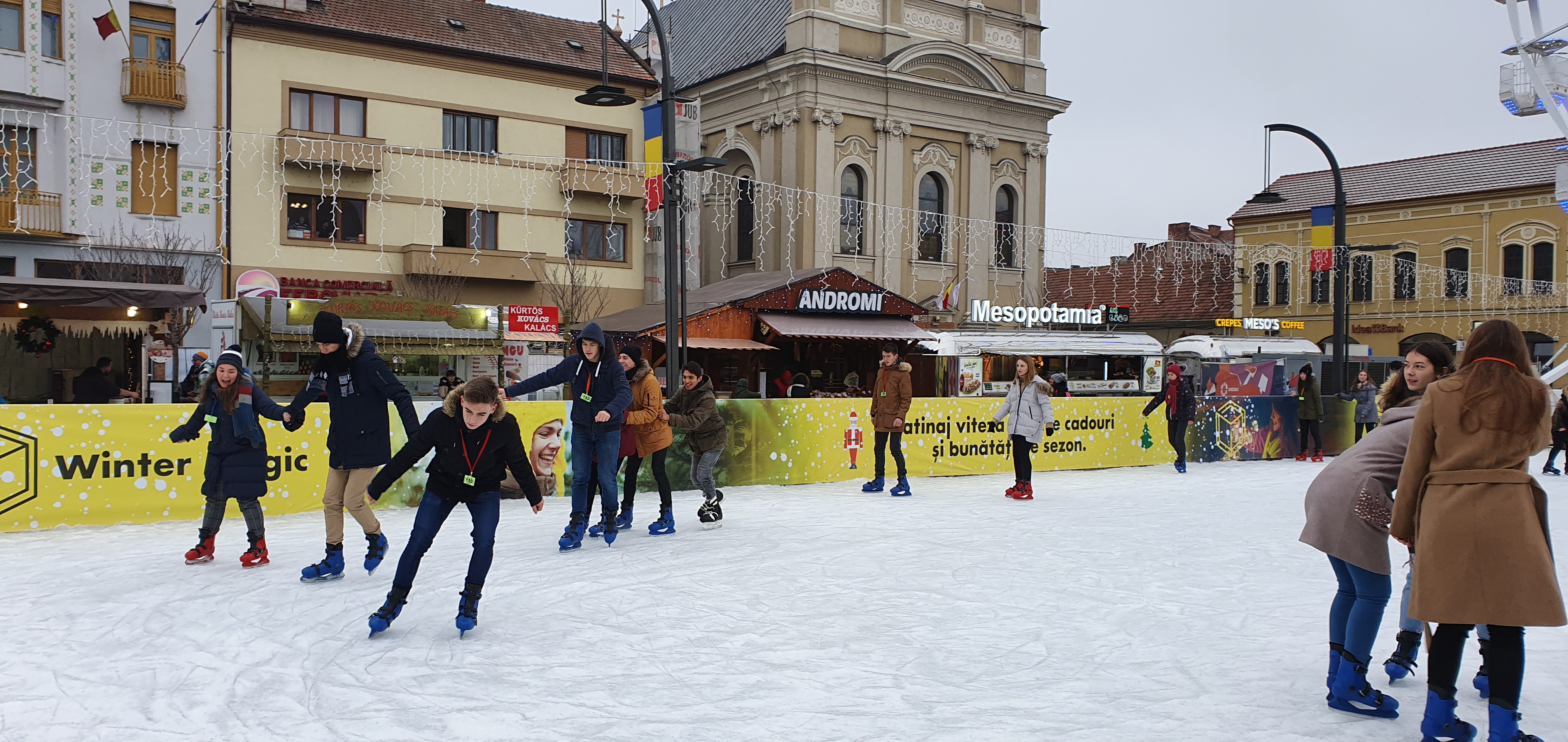 Provincia ține pasul cu Bucureștiul la capitolul Târgurilor de Crăciun. Maratonul vedetelor la Oradea, în timp ce Sibiul se laudă cu proiecții video spectaculoase