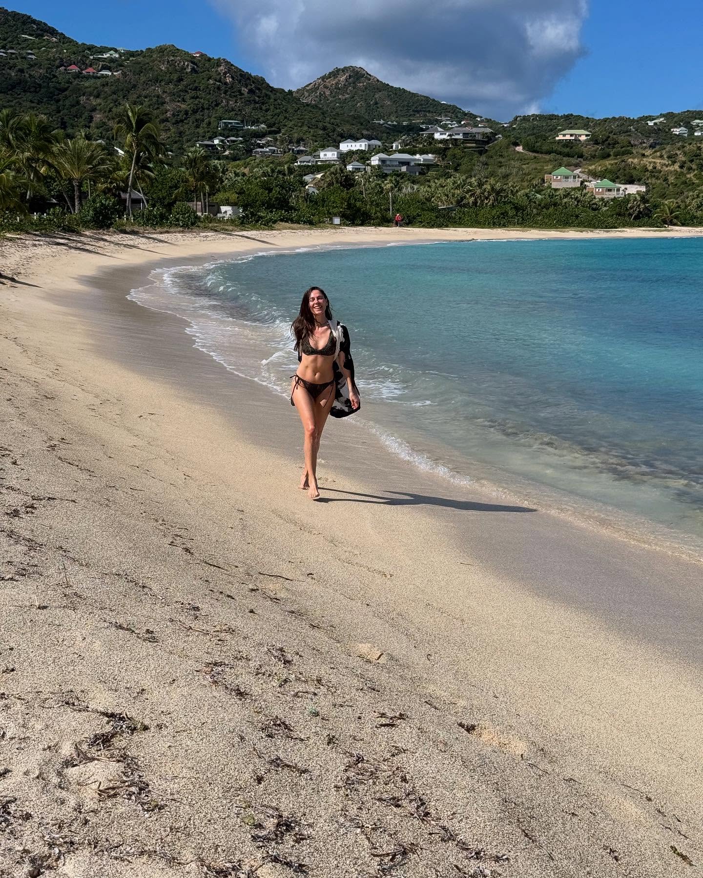 Cum arată Irina Fodor în costum de baie la 37 de ani. Prezentatoarea a fost complimentată: „Frumoasă rău, fotomodel”