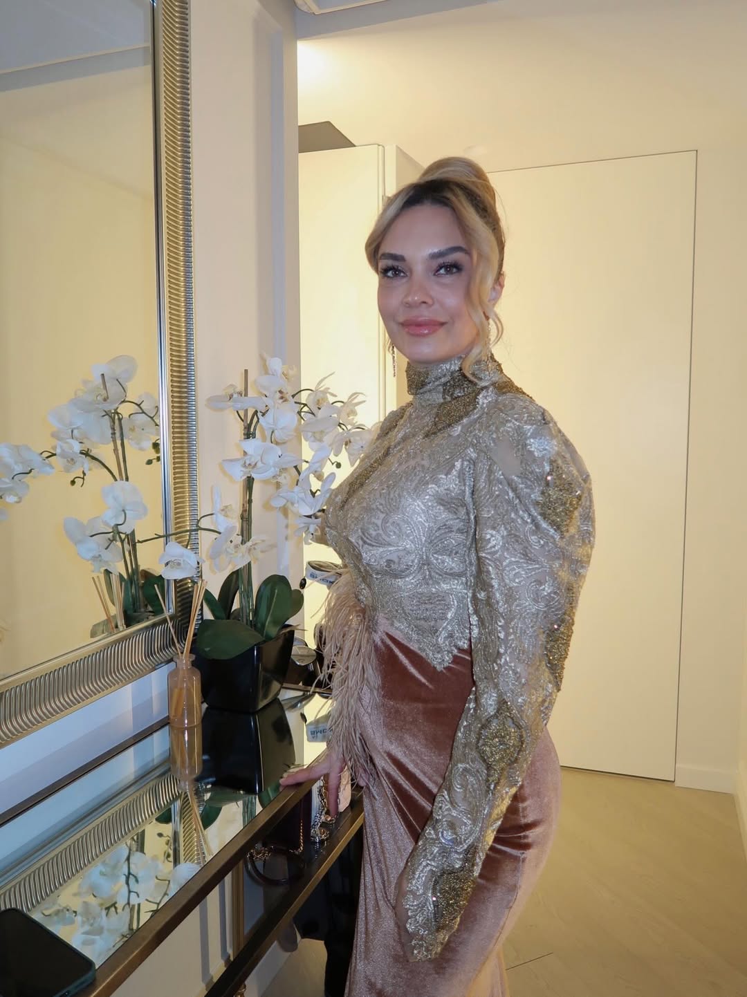 Imagini cu vedetele la Balul Mascat Bridgerton. Adelina Pestrițu și Nicole Cherry au atras atenția cu ținutele spectaculoase