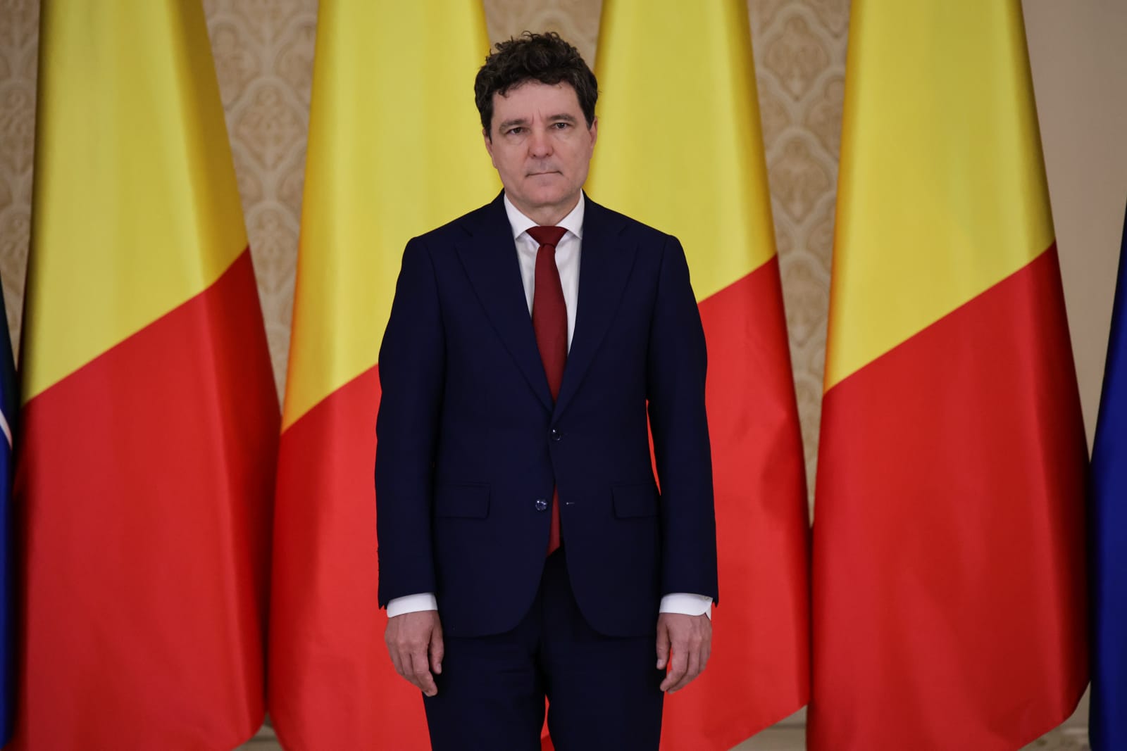 Trei noi judecători la CCR. Dacian Dragoş, Csaba Asztalos şi Mihai Busuioc au depus jurământul la Cotroceni. Cine sunt cei 9 judecători ai Curții