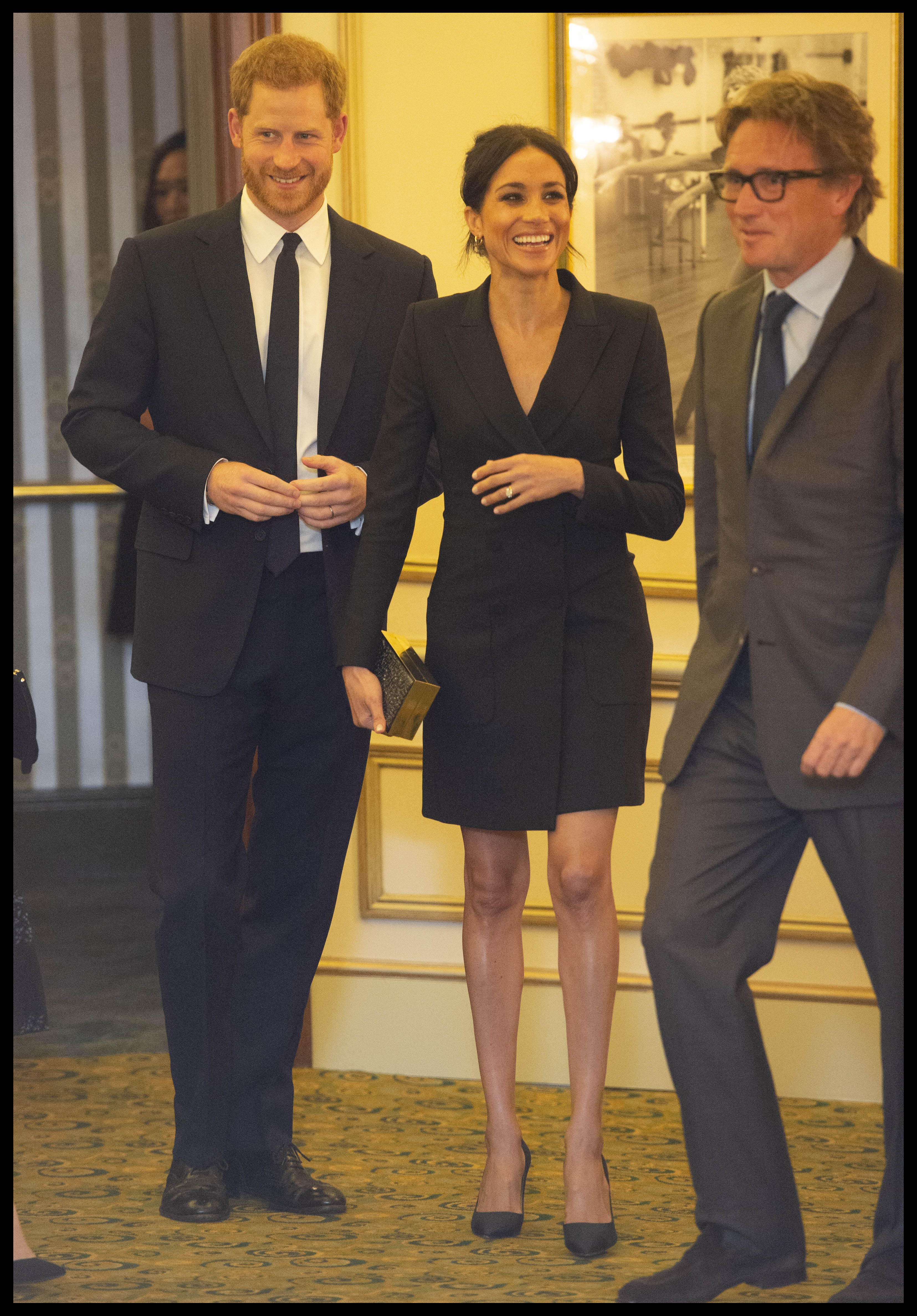 FOTO | Meghan Markle, apariţie de senzaţie într-o rochie tuxedo mini