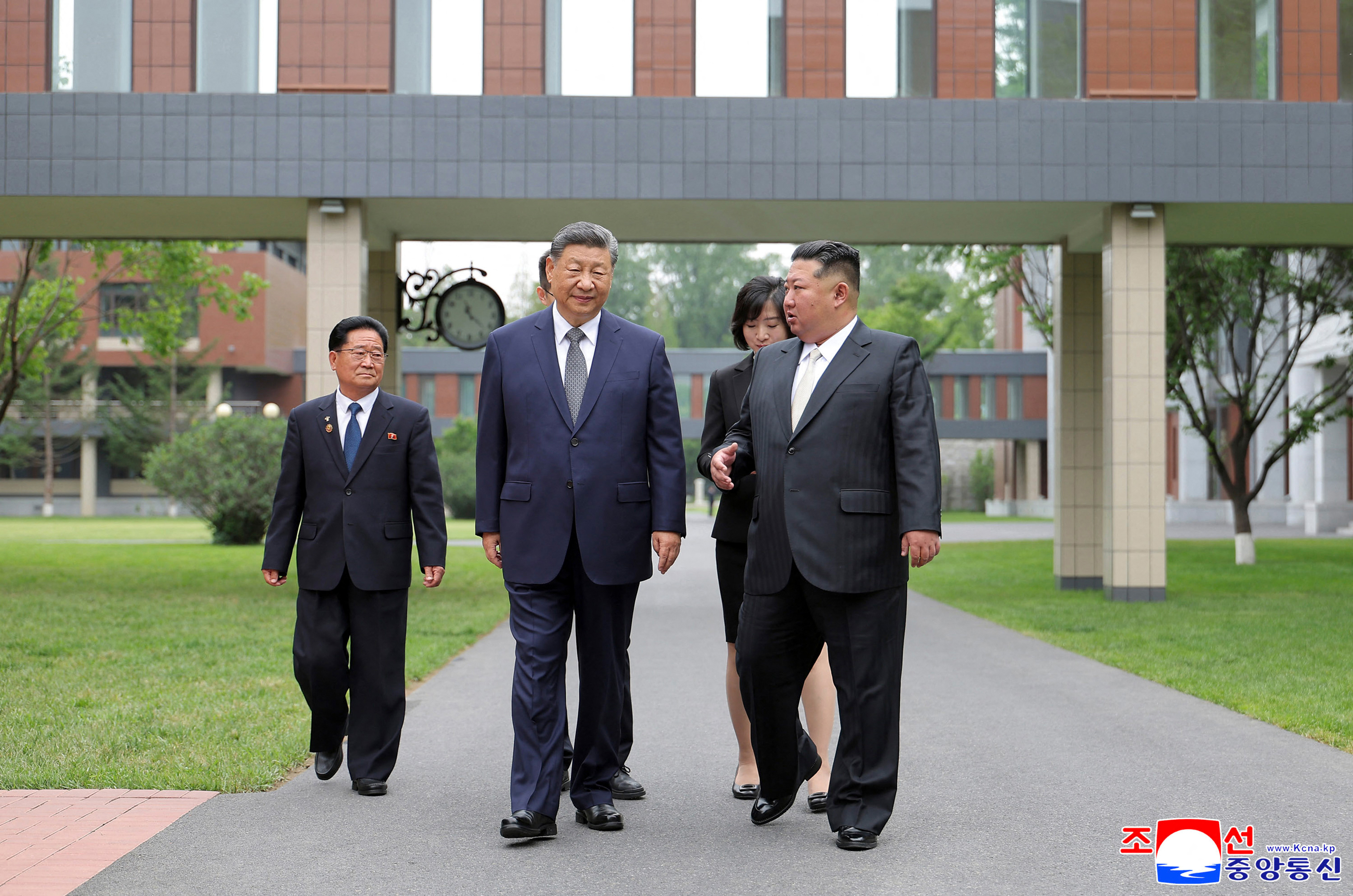 Kim Jong-un a organizat o primire grandioasă pentru Xi Jinping, iar liderul chinez a lăsat o scrisoare de mulțumire. Declarația care a stârnit îngrijorări în Coreea de Sud