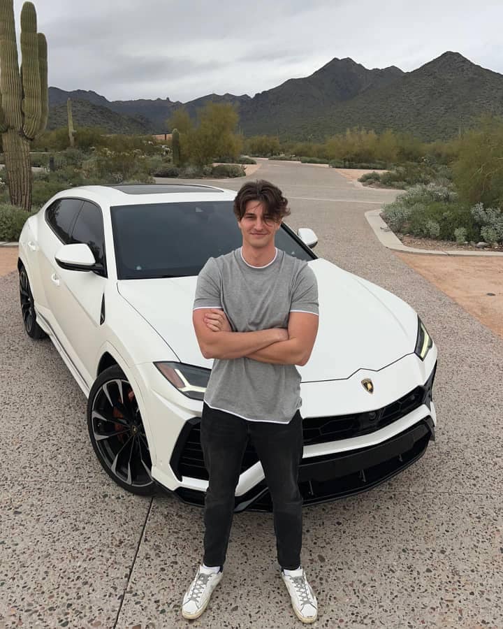 Cine e Sebastian Ghiorghiu, tânărul român devenit milionar în America. A început să muncească de la 16 ani, la fast-food