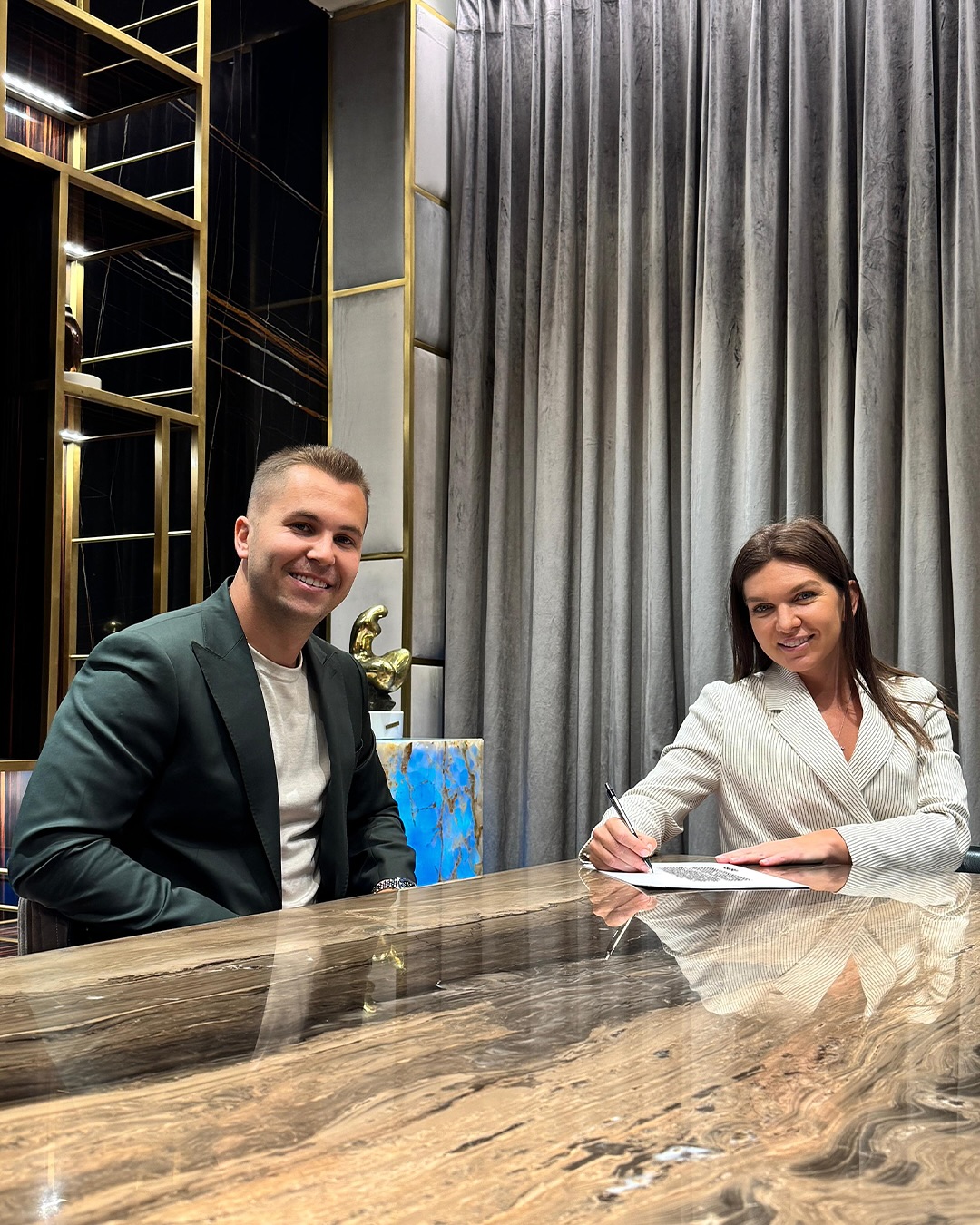Cine este miliardarul alături de care Simona Halep a fost surprinsă în Mykonos. Imaginile care ar confirma relația lor controversată