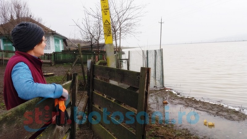 Inundații în județul Botoșani. Zeci de bătrâni sunt izolați din cauza apelor