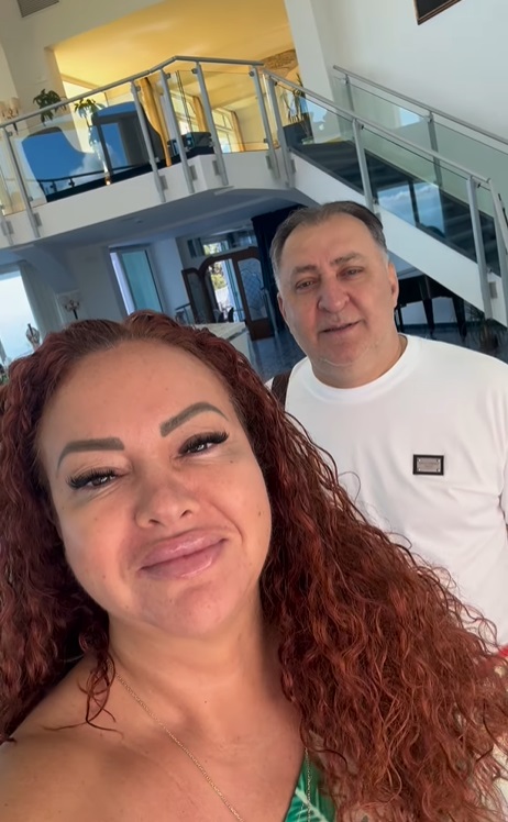 Dovada că Vali Vijelie a fost iertat de soție după ce a fost surprins alături de altă femeie. Cum a împăcat-o pe Carmen Rusu