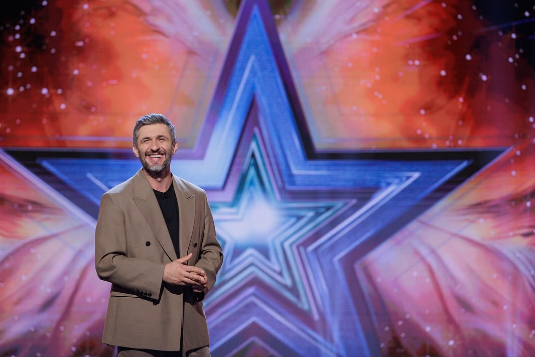Încep edițiile live „Românii au talent”. Cum vede Dragoș Bucur trecerea de la înregistrări la direct: „Venim cu partea noastră” | EXCLUSIV