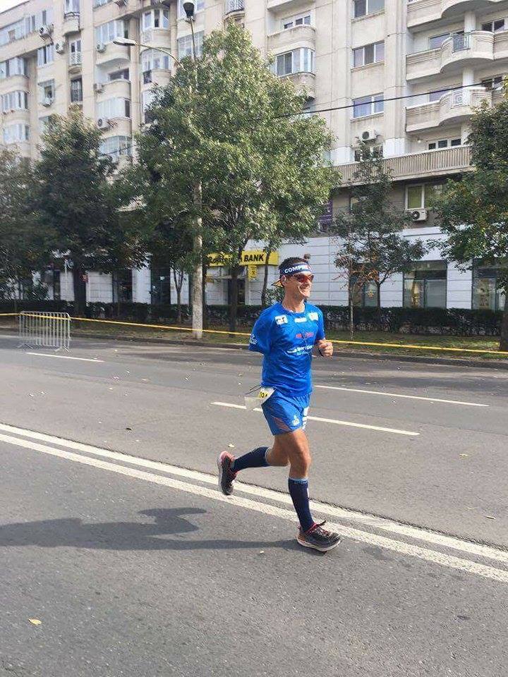 REPORTAJ/Levente Polgar, ultramaratonistul fără o mână, oferă zilnic kilometri de generozitate şi patriotism| VIDEO