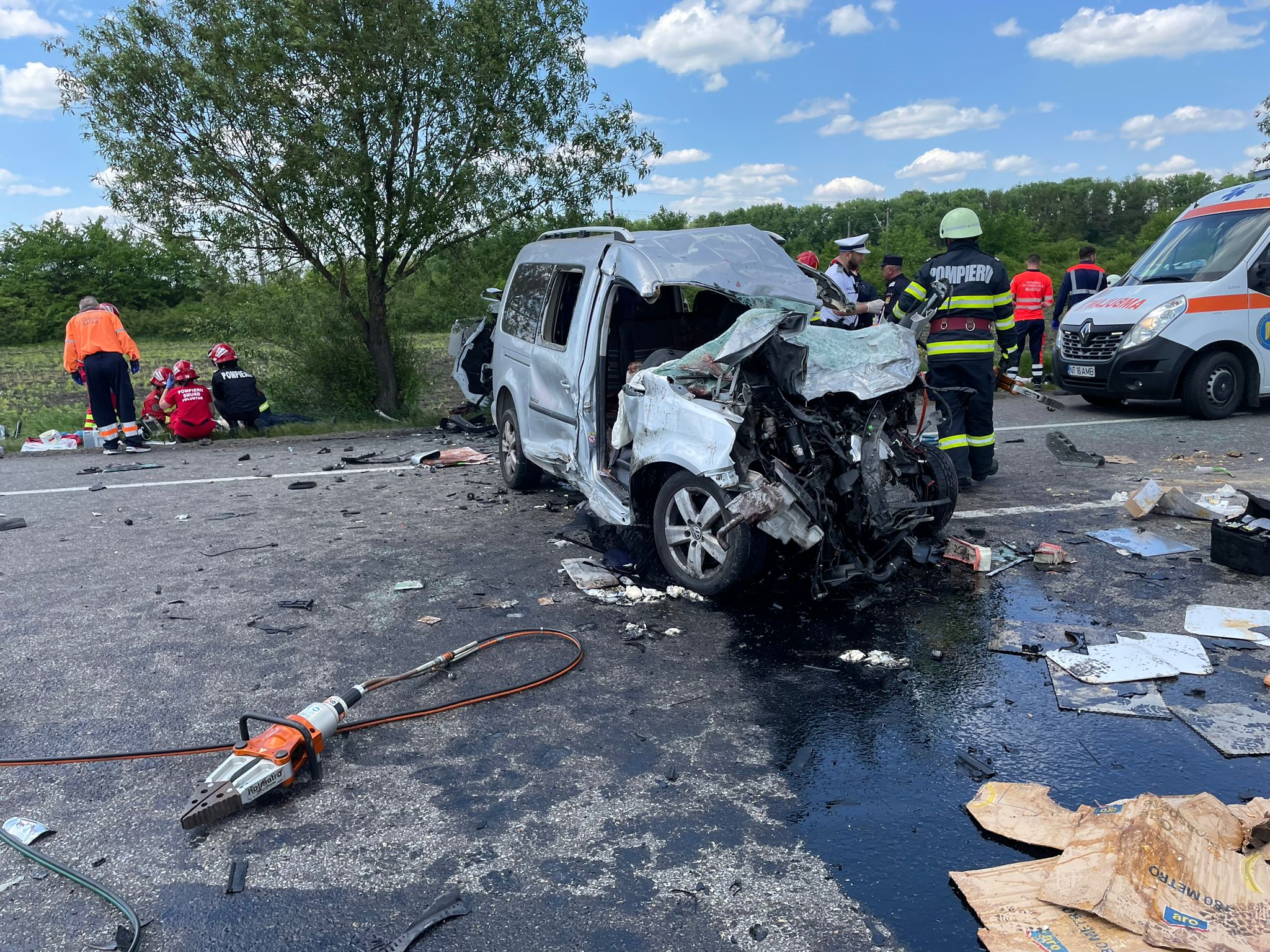 Accident cu trei morți și trei răniți, în localitatea Secuieni din Neamț. A fost activat planul roșu de intervenție