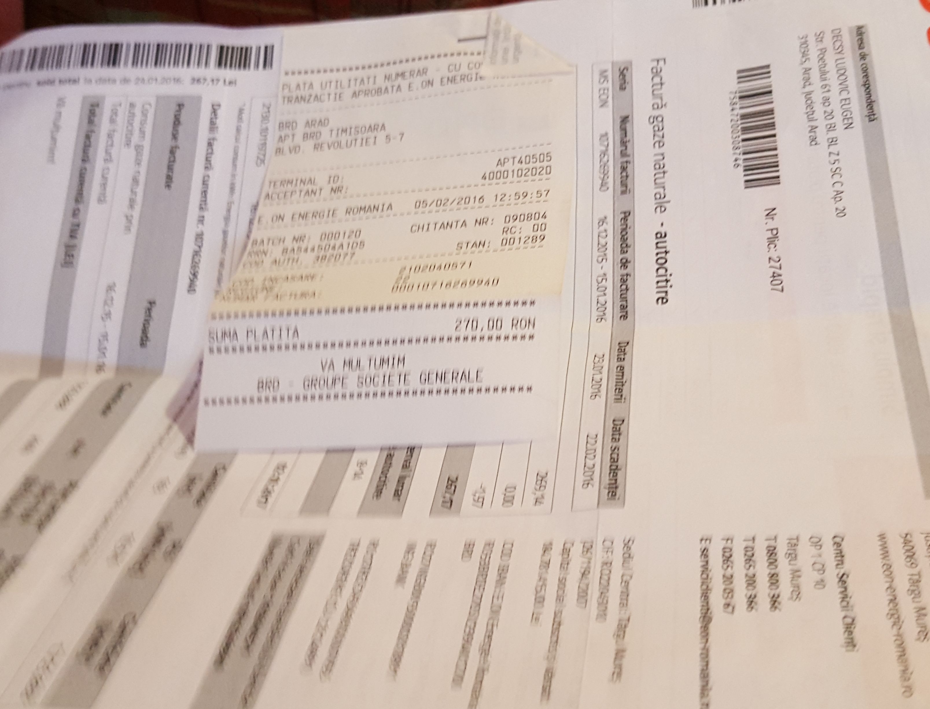 A găsit pe jos o factură şi o sumă de bani! Ce a făcut a uimit pe toată lumea!