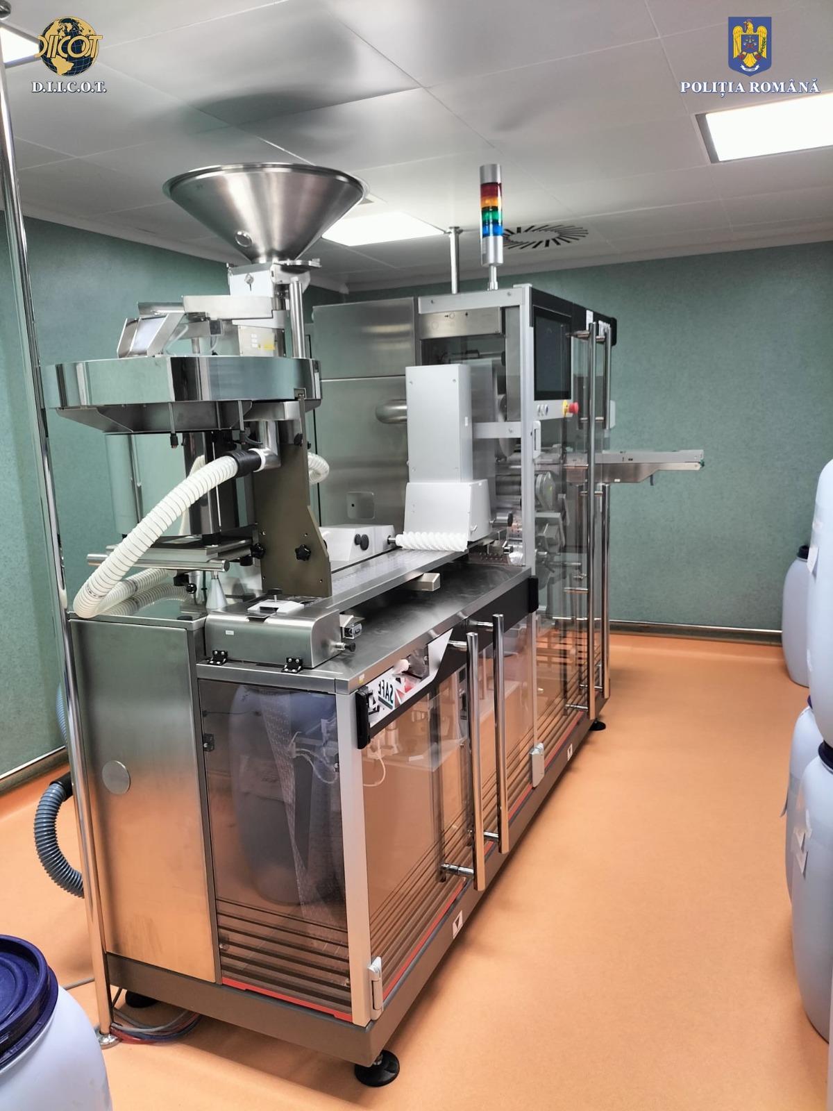 Grupare specializată în producerea de metamfetamină, anihilată. Fost vicepreședinte al Asociației Producătorilor de Medicamente, reținut