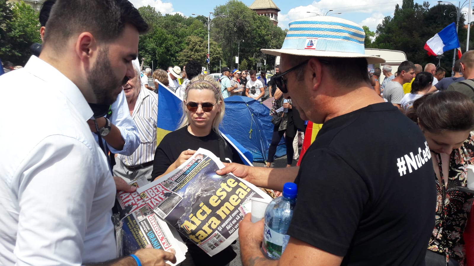 FOTO/Libertatea din piață. ”Aici e țara mea și neamul meu cel românesc”