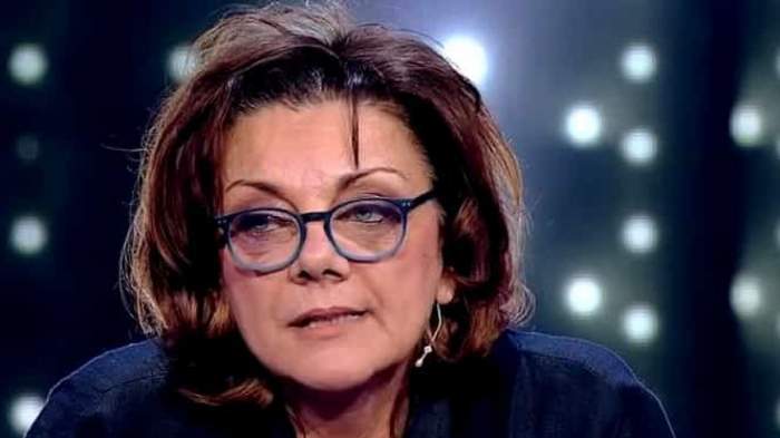 Imagini cu casa de la țară în care locuiește Carmen Tănase. S-a mutat din București într-un sat de lângă Târgoviște, unde are vilă cu grădină
