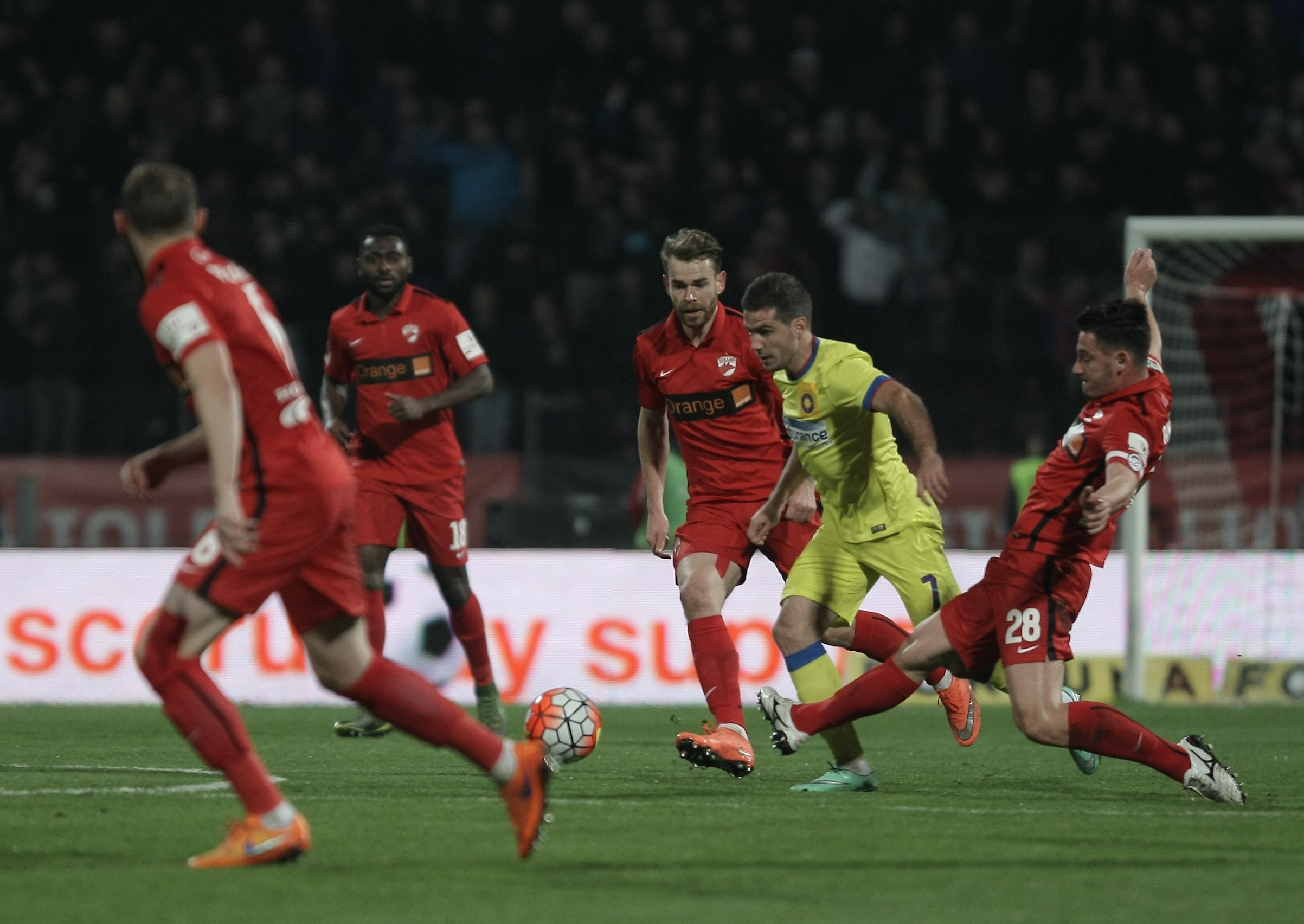 Derby-ul Dinamo - Steaua, văzut de un fost mare internațional: ”Mă așteptam la un plus de calitate!”. Cine sunt favoritele la titlu în acest sezon / FOTO