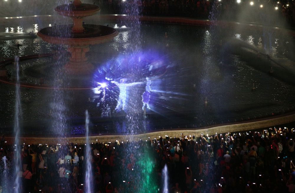 Primăria Capitalei reia show-ul "Simfonia apei" de la fântânile din Piaţa Unirii, în două seri