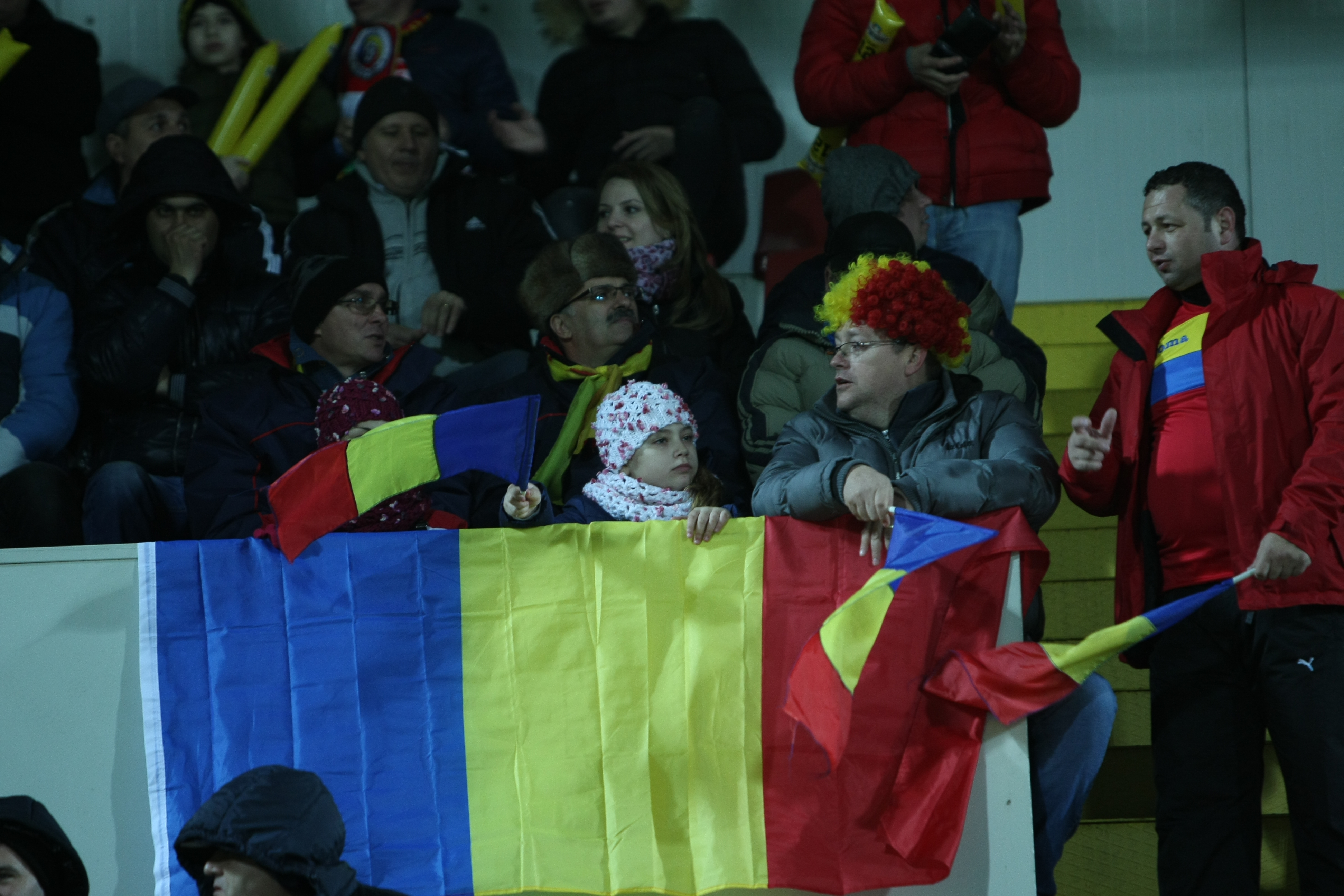 România - Lituania 1-0. Puiule, el e Dumnezeul tău! Selecționerul a pupat icoane, fiind salvat de debutantul Nicușor Stanciu, un jucător despre care spunea că nu l-a impresionat în tricoul Stelei!