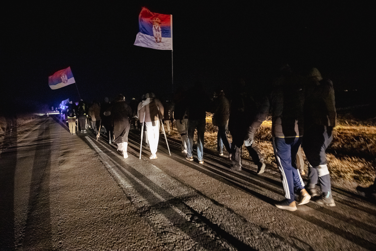 Cum protestează studenții sârbi prin marș și de ce strigă numele Laurei Kovesi