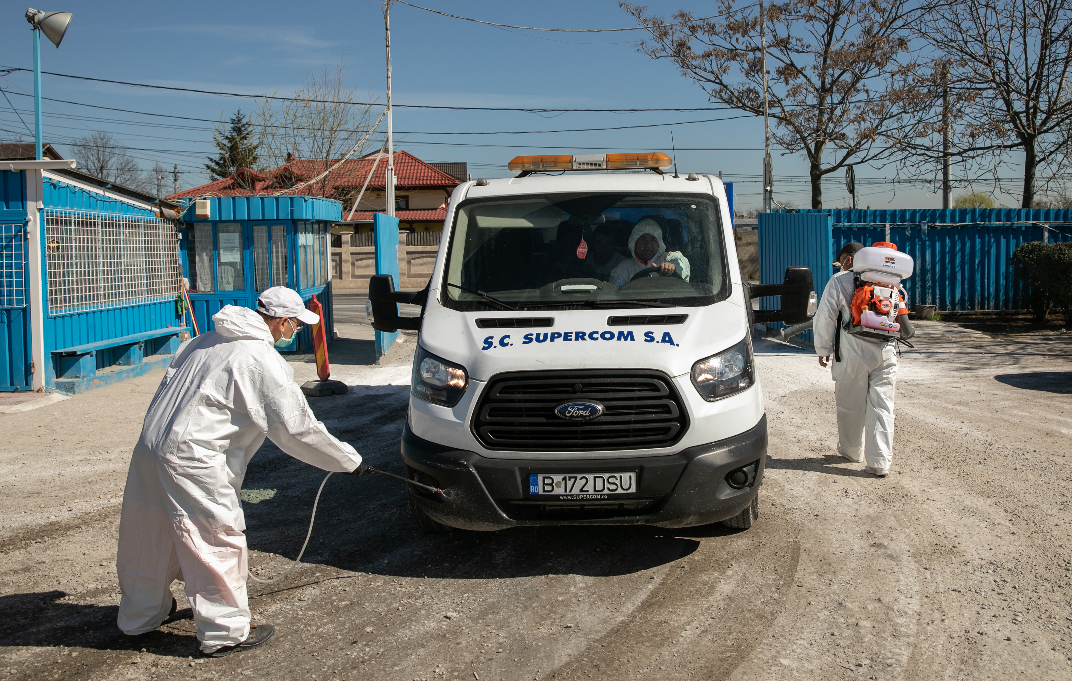 Eroii necunoscuți. 4.000 de ”gunoieri” înfruntă în București pandemia de coronavirus și stigmatizarea: ”Fără ei, în trei zile avem și holeră”